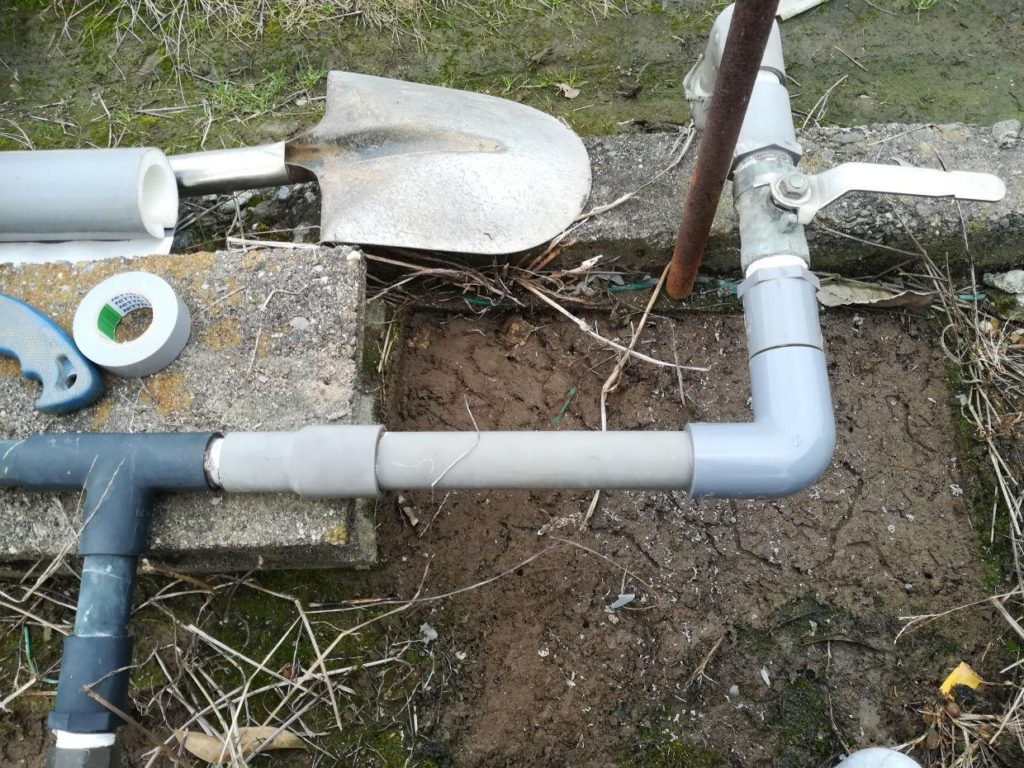 凍結して破損した給水管の修理（伊予郡松前町）