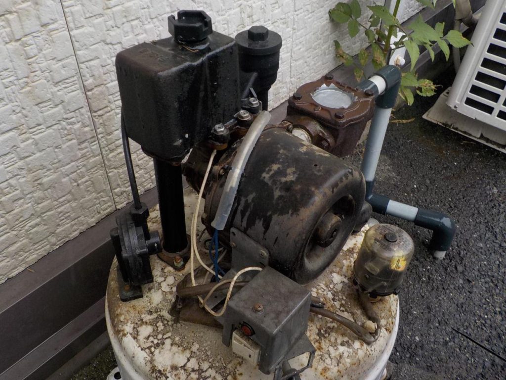 古い井戸ポンプ